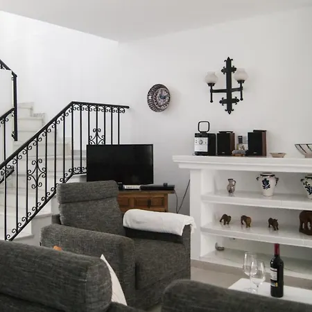 Crisantemos Family House With Garden And Pool Dom wakacyjny Nerja