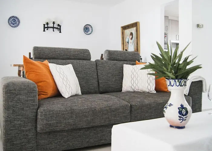 Crisantemos Family House With Garden And Pool Сasa de vacaciones *