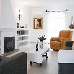 בית נופש Crisantemos Family House With Garden And Pool *