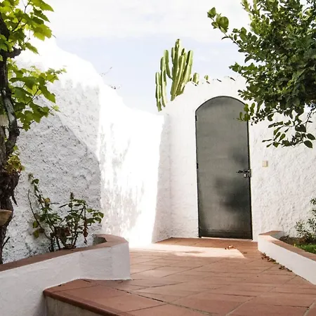 Crisantemos Family House With Garden And Pool * ネルハ