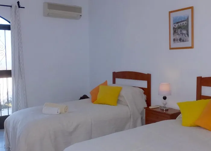 Crisantemos Family House With Garden And Pool Tatil Evi