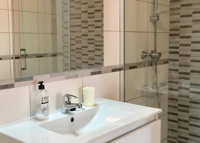 Crisantemos Family House With Garden And Pool ネルハ