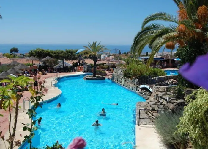 Crisantemos Family House With Garden And Pool * ネルハ