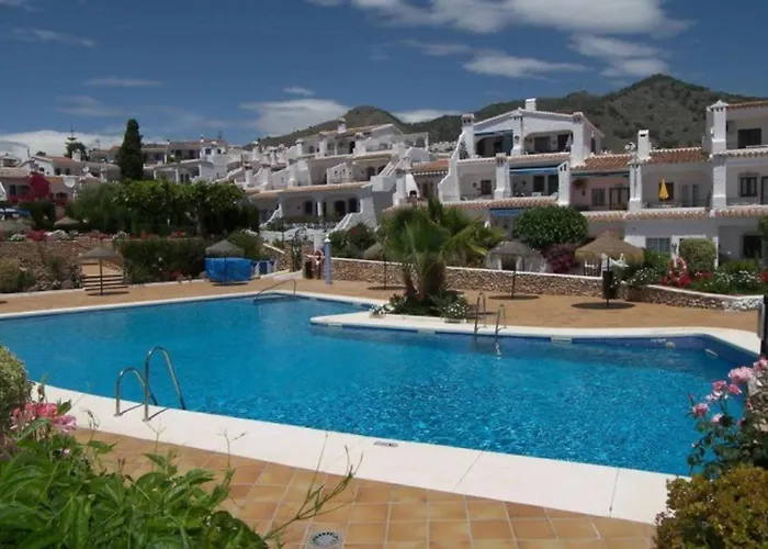 別荘 Crisantemos Family House With Garden And Pool ネルハ