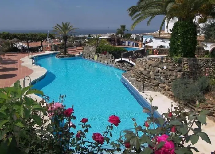 Crisantemos Family House With Garden And Pool ネルハ